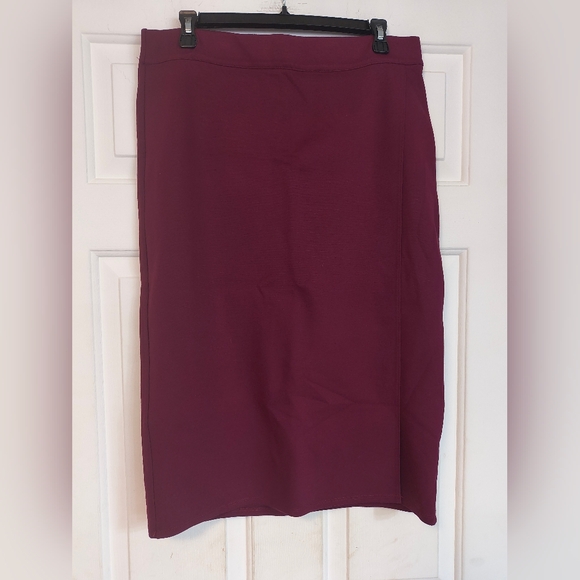 Liz Claiborne Dresses & Skirts - Liz Claiborne Deep Red Wine Pencil Skirt Large